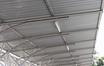 installing Tong metal roofing